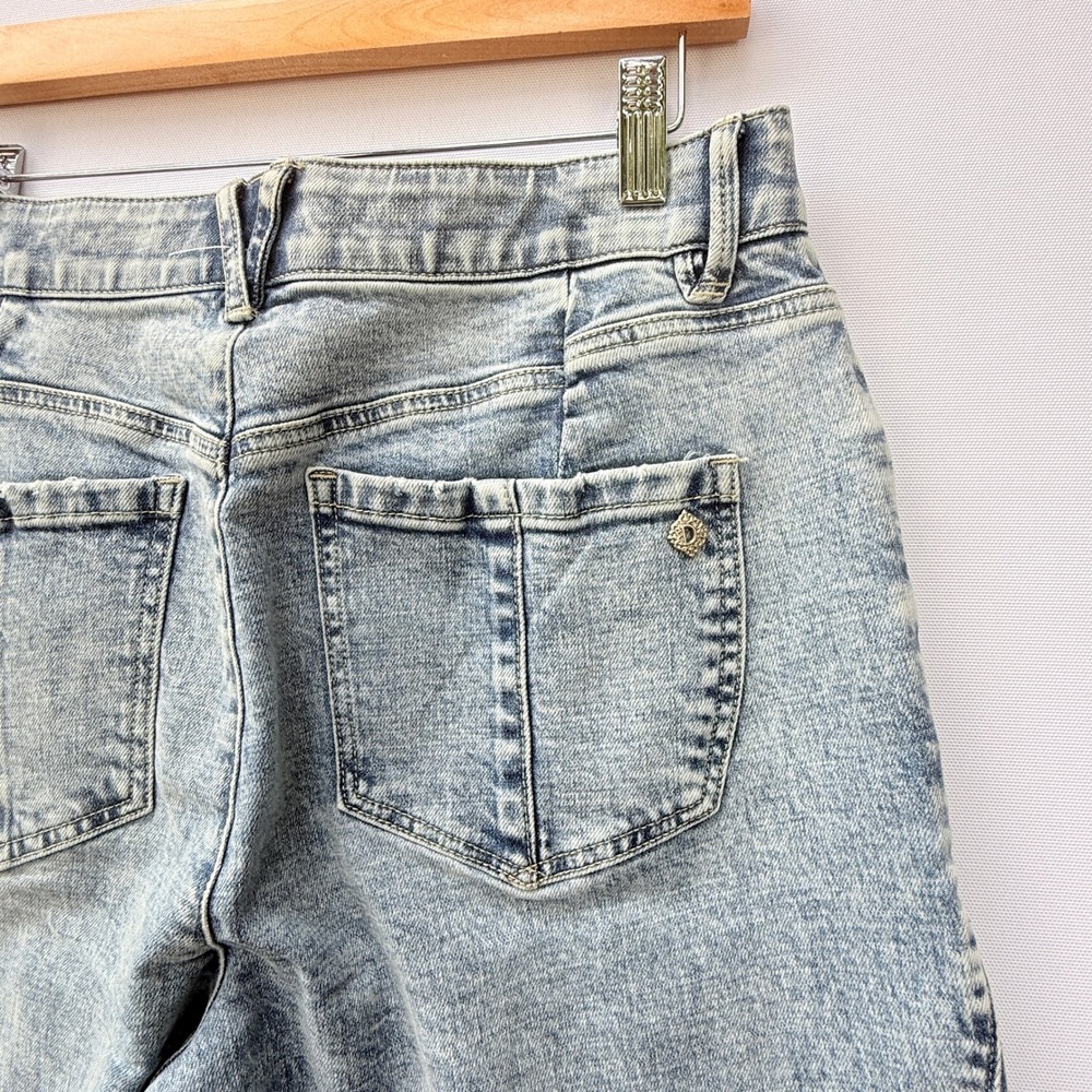 Democracy Light Wash Wide Leg Jeans - Picture 6 of 9